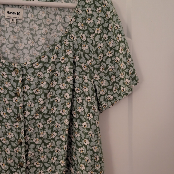 Hurley Sage Green Floral Button-Front Women's Blouse - Picture 2 of 5
